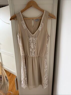 Pull&Bear Beige Mini Dress with White Lace